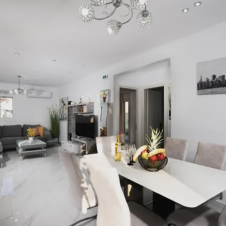 Moonlit 別荘